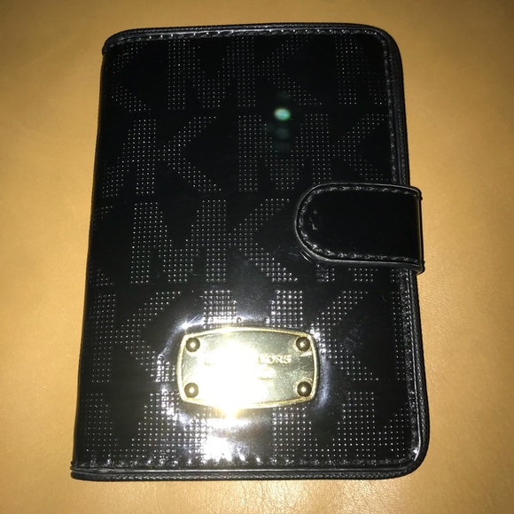 Michael Kors Handbags - Michael Kors signature bi-fold wallet Michael Kors Handbags - Michael Kors signature bi-fold wallet